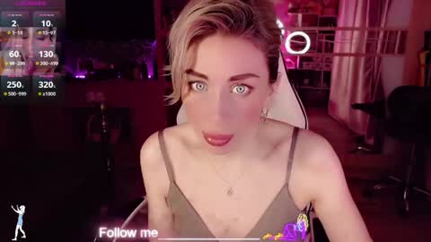 Snapshot of nicole_g0ld_ chatting on April 18, 2026, 9:59 pm Nicole online show from April 18, 2026, 9:59 pm