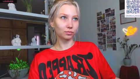 Snapshot of nicole_matt chatting on July 23, 2026, 2:31 am Nicole online show from July 23, 2026, 2:31 am