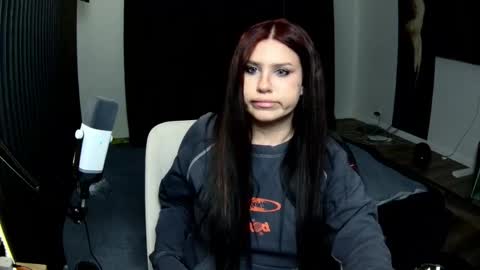 Nicole online show from March 17, 2026, 2:42 pm