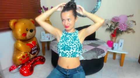 Nicole Santana online show from April 23, 2026, 10:45 pm