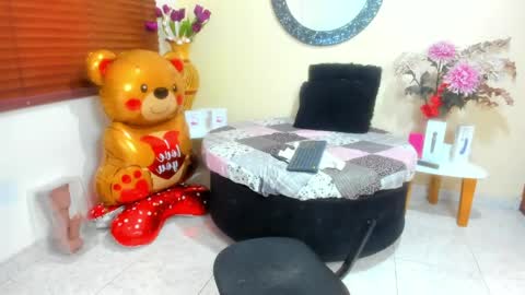 Nicole Santana online show from April 29, 2026, 10:16 pm