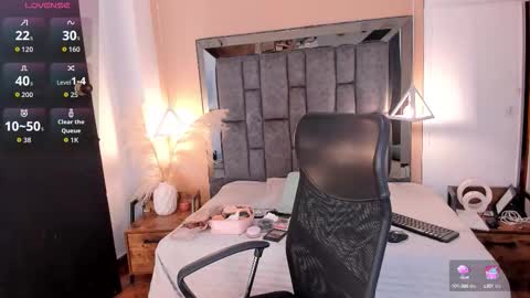 Snapshot of nicole_whitee chatting on September 26, 2025, 7:29 pm N A T A L I A online show from September 26, 2025, 7:29 pm