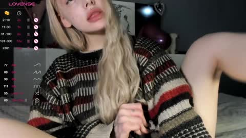 Snapshot of nicole_yo chatting on December 18, 2024, 1:48 am Mary online show from December 18, 2024, 1:48 am