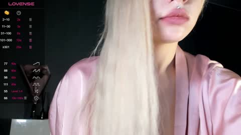 Snapshot of nicole_yo chatting on December 22, 2024, 9:42 pm Mary online show from December 22, 2024, 9:42 pm