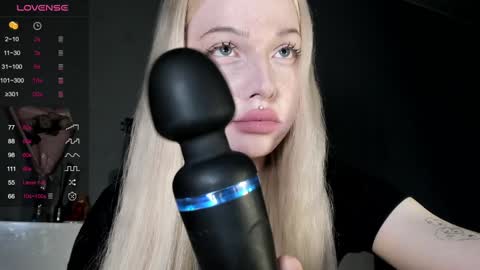 Snapshot of nicole_yo chatting on December 24, 2024, 9:06 am Mary online show from December 24, 2024, 9:06 am