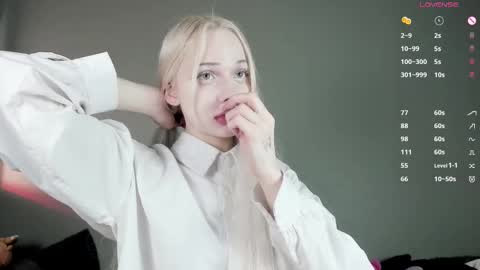 Snapshot of nicole_yo chatting on September 9, 2025, 9:25 pm Mary online show from September 9, 2025, 9:25 pm