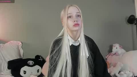 Snapshot of nicole_yo chatting on November 24, 2025, 6:02 am Mary online show from November 24, 2025, 6:02 am