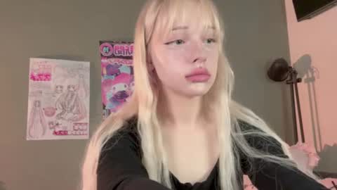 Snapshot of nicole_yo chatting on June 12, 2026, 6:34 am Mary online show from June 12, 2026, 6:34 am