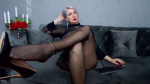 Snapshot of nicoledom chatting on February 10, 2025, 4:36 pm Nicole Domme online show from February 10, 2025, 4:36 pm