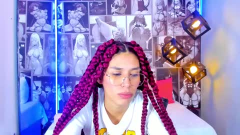 N i c o l e  online show from January 8, 2025, 1:41 pm