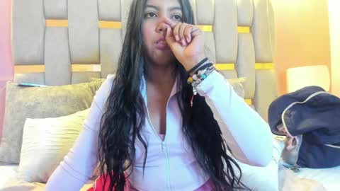 nicolee_fisherr online show from April 10, 2026, 6:18 am