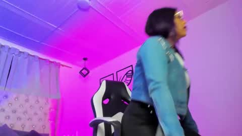 nicolee millerr online show from January 10, 2026, 12:40 pm