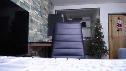 Nicole online show from December 20, 2025, 9:00 pm