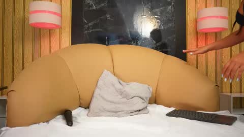 Nicol Flores  GMT-5 1530-2200  online show from December 16, 2025, 4:23 pm