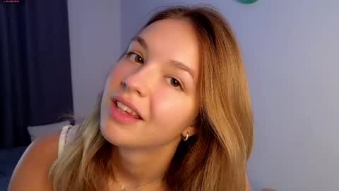 Snapshot of nicolelevis chatting on May 17, 2026, 7:32 pm Nicole online show from May 17, 2026, 7:32 pm