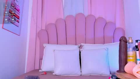 nicolemadrird online show from April 25, 2026, 2:25 pm