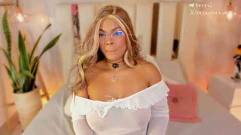 Snapshot of nicolemorelli2 chatting on June 5, 2026, 1:06 pm Andrea give it a thumbs up please its important online show from June 5, 2026, 1:06 pm