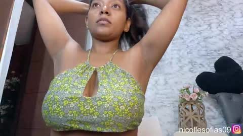 nicolle4 online show from June 8, 2026, 4:29 pm