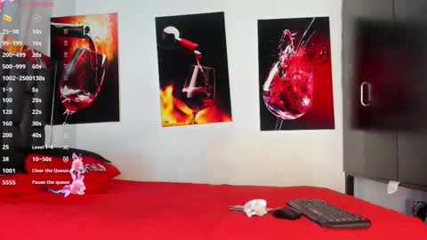 nicolle_hanks1 online show from September 30, 2025, 1:43 am