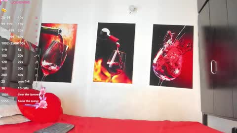 nicolle_hanks1 online show from October 18, 2025, 2:03 am