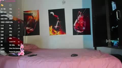 nicolle_hanks1 online show from March 16, 2026, 1:33 am