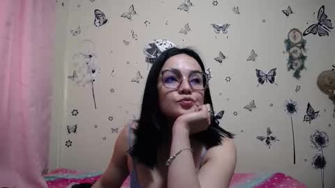 nicolle_sky online show from December 17, 2025, 12:55 pm
