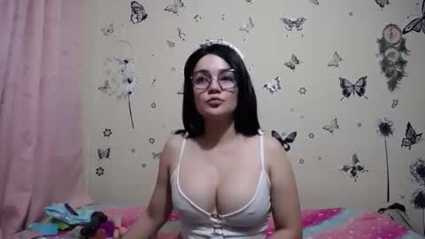 nicolle_sky online show from March 14, 2026, 8:53 am