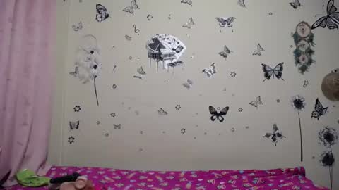 nicolle_sky online show from June 26, 2026, 8:19 am