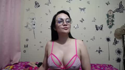 nicolle_sky online show from July 30, 2026, 8:35 am