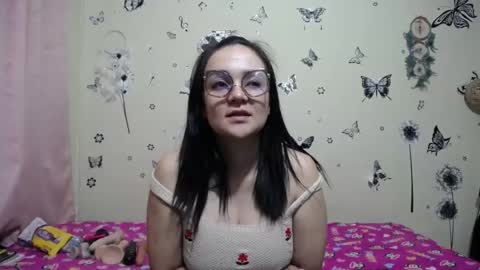 nicolle_sky online show from August 3, 2026, 8:35 am