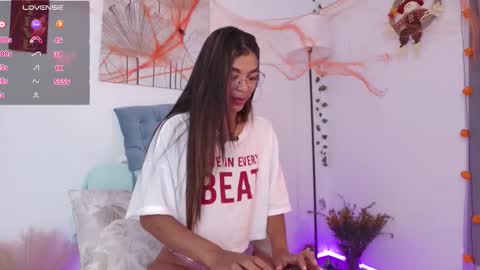 Nicolle online show from October 14, 2025, 10:27 am