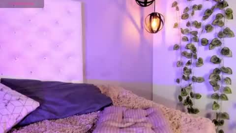 Nicolle online show from June 26, 2026, 1:26 pm