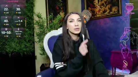 Nicolle online show from December 2, 2025, 11:26 am