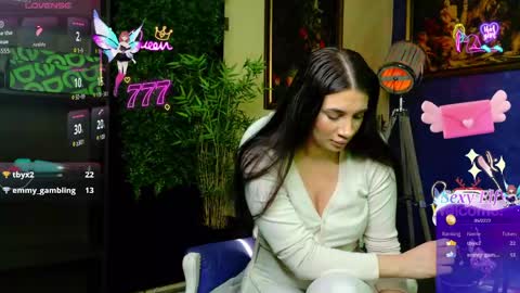 Nicolle online show from May 15, 2026, 9:16 am