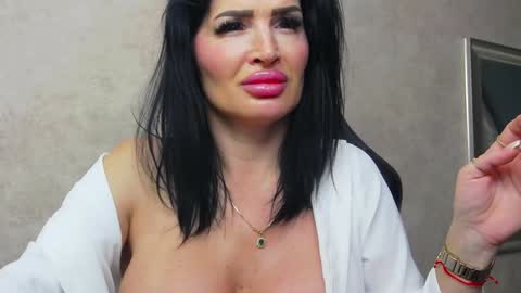 Snapshot of nicollereyn chatting on January 16, 2025, 12:02 am Nicolle online show from January 16, 2025, 12:02 am