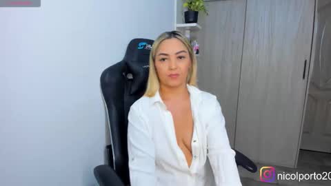 Snapshot of nicolporto chatting on November 20, 2025, 11:43 am Nicol online show from November 20, 2025, 11:43 am