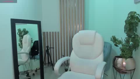 Snapshot of nicolross_ chatting on January 3, 2025, 4:48 pm NicolRoss online show from January 3, 2025, 4:48 pm