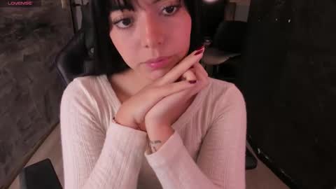 Snapshot of nicolross_ chatting on November 18, 2025, 3:05 pm NicolRoss online show from November 18, 2025, 3:05 pm