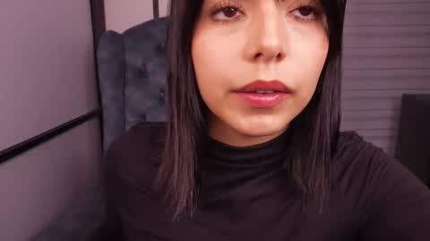 Snapshot of nicolross_ chatting on November 23, 2025, 11:37 pm NicolRoss online show from November 23, 2025, 11:37 pm