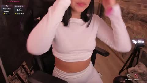 Snapshot of nicolross_ chatting on November 24, 2025, 5:56 pm NicolRoss online show from November 24, 2025, 5:56 pm