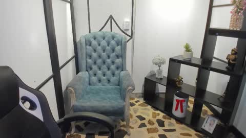 Snapshot of nicolross_ chatting on December 19, 2025, 9:44 pm NicolRoss online show from December 19, 2025, 9:44 pm