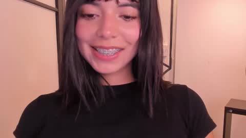 Snapshot of nicolross_ chatting on January 8, 2026, 10:12 pm NicolRoss online show from January 8, 2026, 10:12 pm