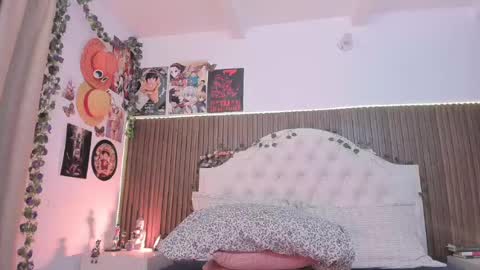 nicolstonee online show from July 28, 2026, 1:12 am