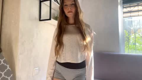 Snapshot of nidarauhecker chatting on April 18, 2026, 5:22 am Agata online show from April 18, 2026, 5:22 am