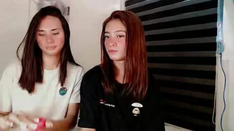 night_crystal1111 online show from June 9, 2026, 1:39 am