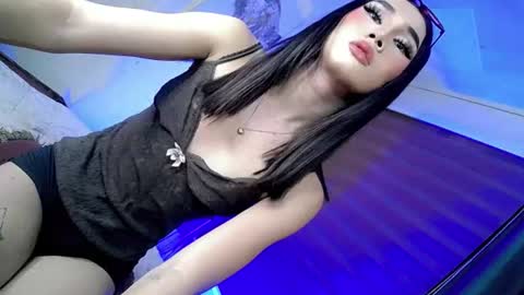 night_crystal1111 online show from June 27, 2026, 2:34 pm