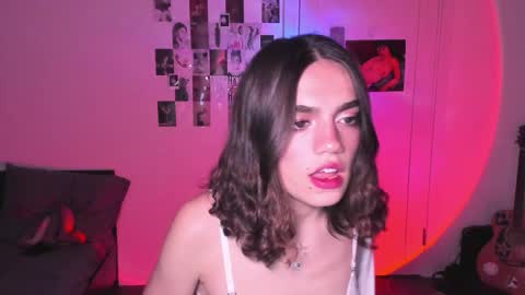 Snapshot of nightfloatt chatting on October 14, 2025, 8:48 am Daisy online show from October 14, 2025, 8:48 am