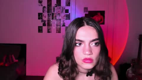 Snapshot of nightfloatt chatting on October 15, 2025, 3:45 pm Daisy online show from October 15, 2025, 3:45 pm