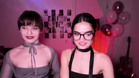 Snapshot of nightfloatt chatting on October 21, 2025, 5:35 pm Daisy online show from October 21, 2025, 5:35 pm