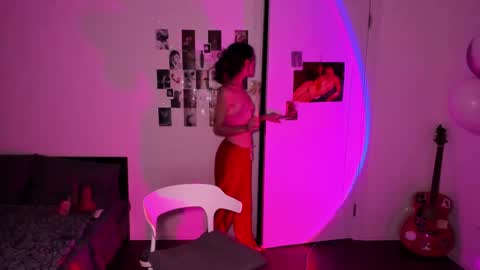 Snapshot of nightfloatt chatting on October 24, 2025, 10:06 pm Daisy online show from October 24, 2025, 10:06 pm